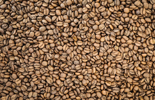 Kávové zrná pražené light roast na filter